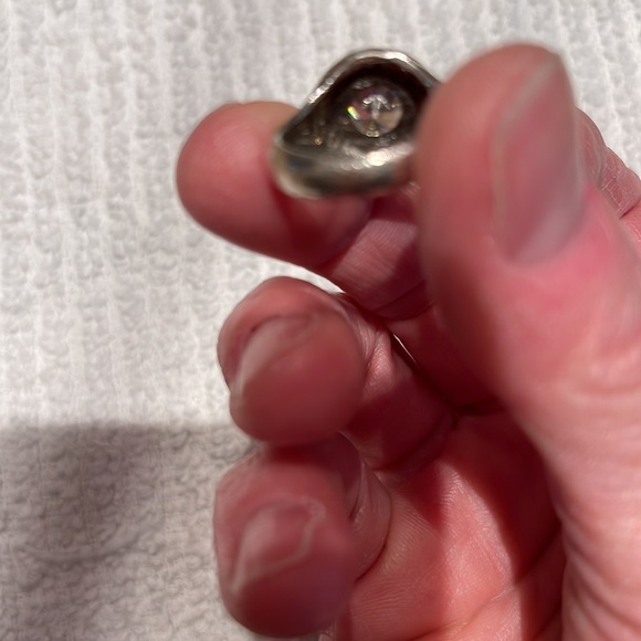 Sterling Silver Ring with stone in the middle - Picture 4 of 7